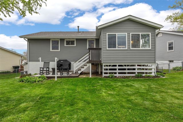 4711 Twin Pine Drive NE, Cedar Rapids, IA 52402
