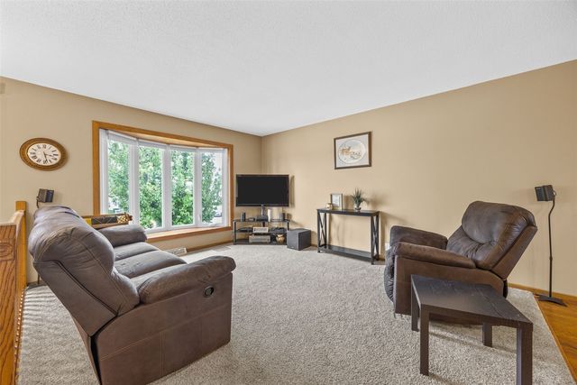 4711 Twin Pine Drive NE, Cedar Rapids, IA 52402