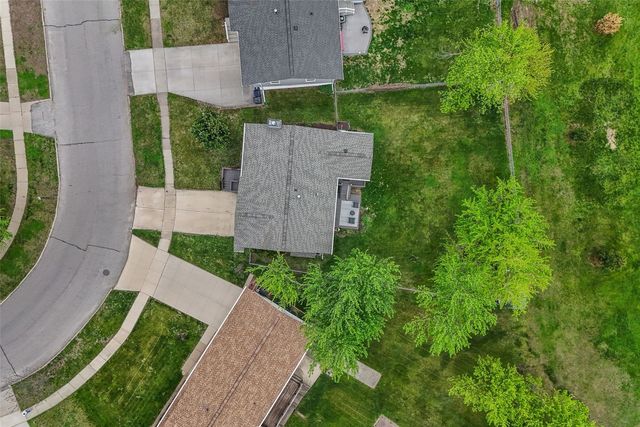 4711 Twin Pine Drive NE, Cedar Rapids, IA 52402