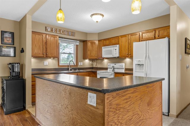 4711 Twin Pine Drive NE, Cedar Rapids, IA 52402