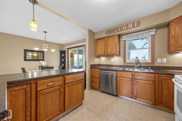 4711 Twin Pine Drive NE, Cedar Rapids, IA 52402