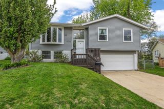 4711 Twin Pine Drive NE, Cedar Rapids, IA 52402