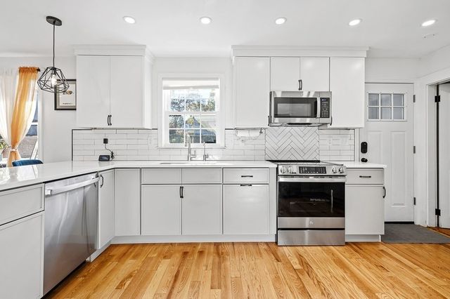 2 Rolfe Ave, Worcester, MA 01604