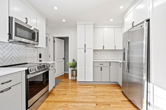 2 Rolfe Ave, Worcester, MA 01604