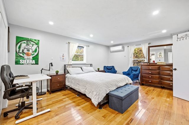 2 Rolfe Ave, Worcester, MA 01604
