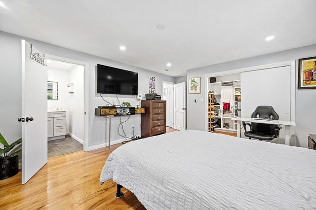 2 Rolfe Ave, Worcester, MA 01604