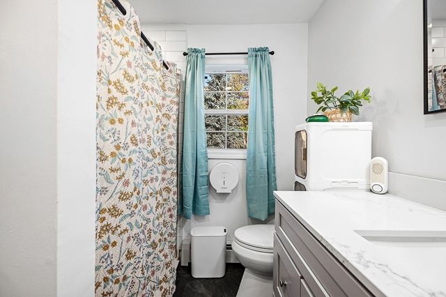 2 Rolfe Ave, Worcester, MA 01604