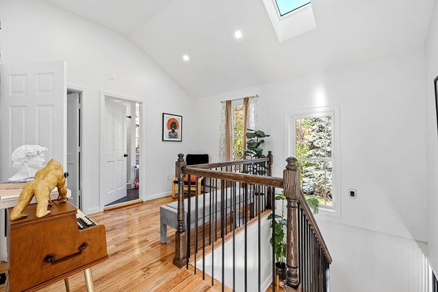 2 Rolfe Ave, Worcester, MA 01604