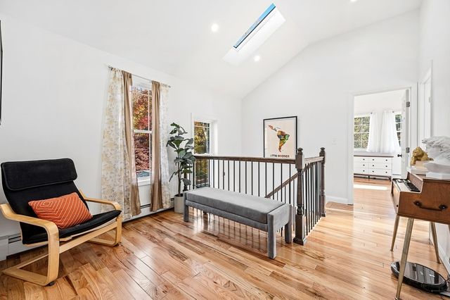2 Rolfe Ave, Worcester, MA 01604