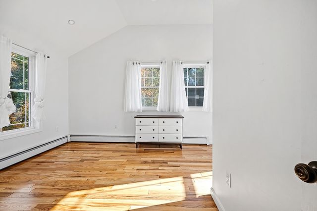 2 Rolfe Ave, Worcester, MA 01604