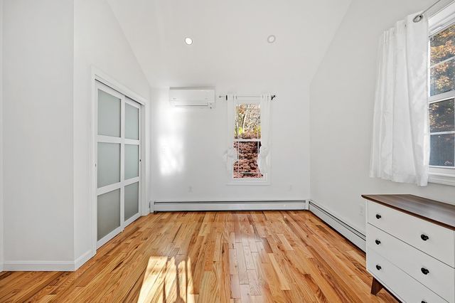 2 Rolfe Ave, Worcester, MA 01604