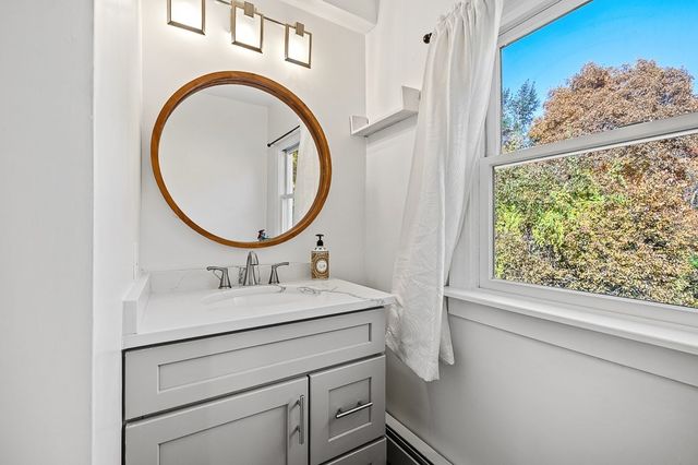 2 Rolfe Ave, Worcester, MA 01604