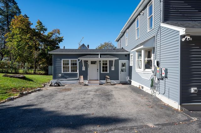 2 Rolfe Ave, Worcester, MA 01604