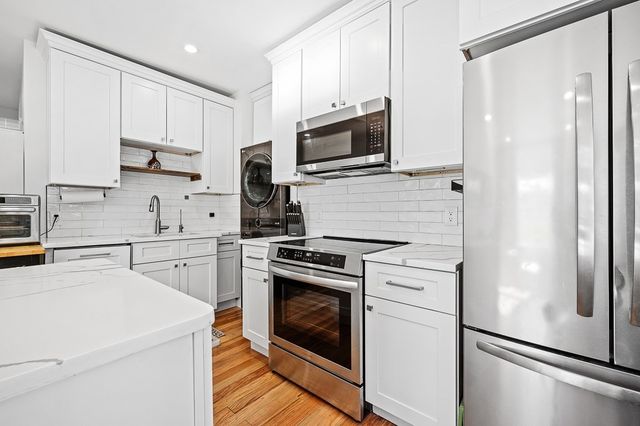 2 Rolfe Ave, Worcester, MA 01604