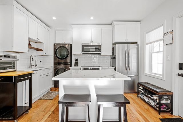 2 Rolfe Ave, Worcester, MA 01604
