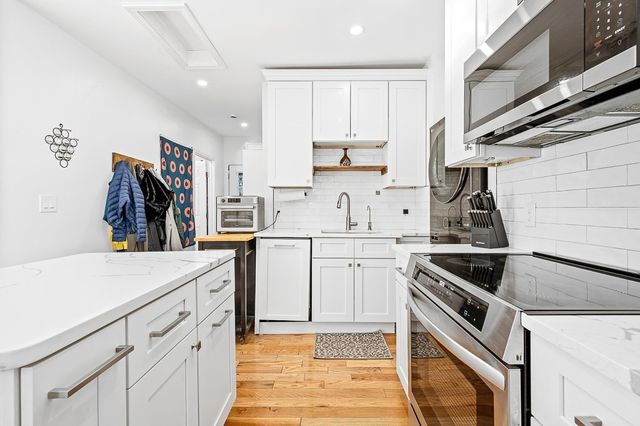 2 Rolfe Ave, Worcester, MA 01604