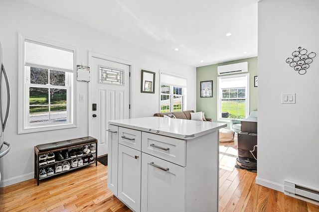 2 Rolfe Ave, Worcester, MA 01604