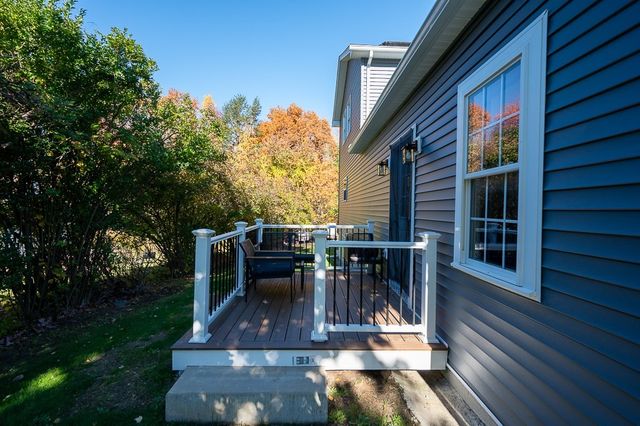 2 Rolfe Ave, Worcester, MA 01604