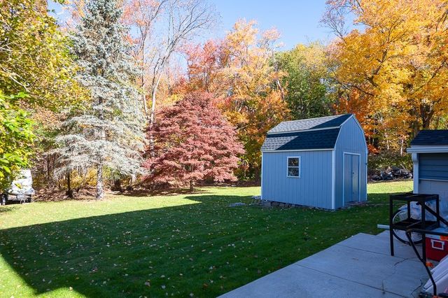 2 Rolfe Ave, Worcester, MA 01604