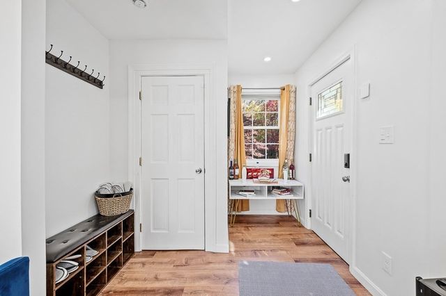 2 Rolfe Ave, Worcester, MA 01604
