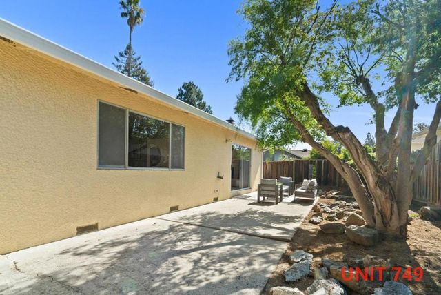 747749 Rainbow Drive, Mountain View, CA 94041