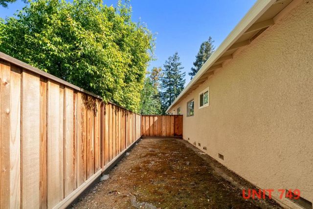 747749 Rainbow Drive, Mountain View, CA 94041