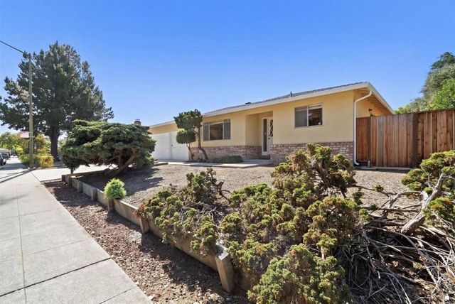 747749 Rainbow Drive, Mountain View, CA 94041