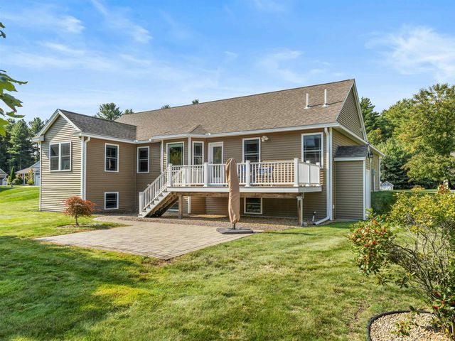 10 Pilgrim Circle, Nashua, NH 03063