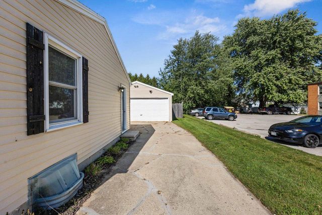 1242 LORE LANE, Green Bay, WI 54303