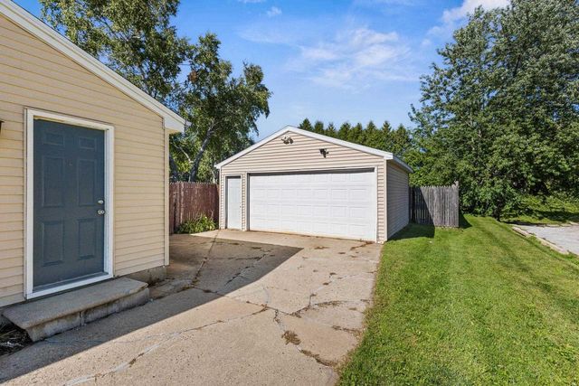 1242 LORE LANE, Green Bay, WI 54303