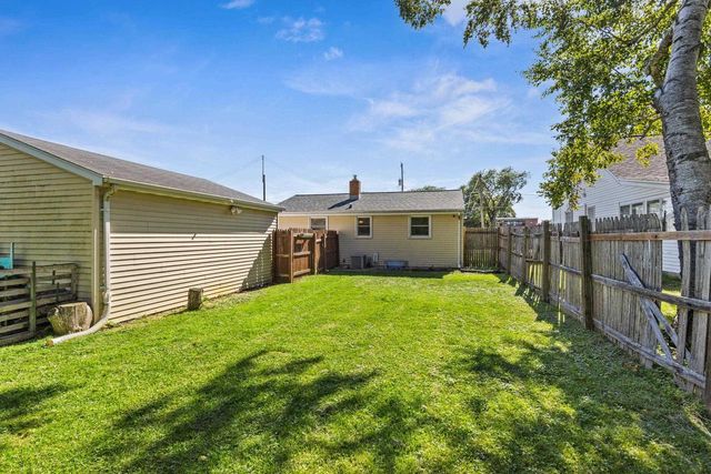 1242 LORE LANE, Green Bay, WI 54303