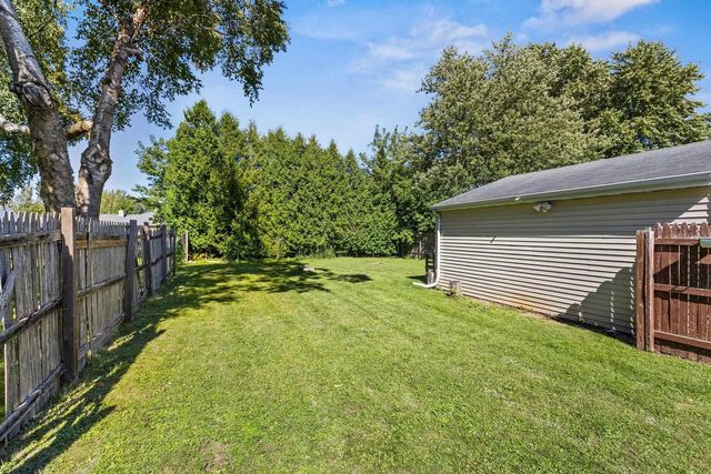 1242 LORE LANE, Green Bay, WI 54303
