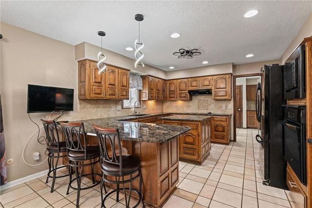 4104 SW Hickory Lane, Blue Springs, MO 64015