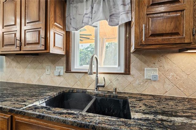 4104 SW Hickory Lane, Blue Springs, MO 64015