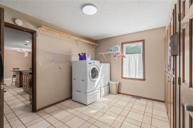 4104 SW Hickory Lane, Blue Springs, MO 64015
