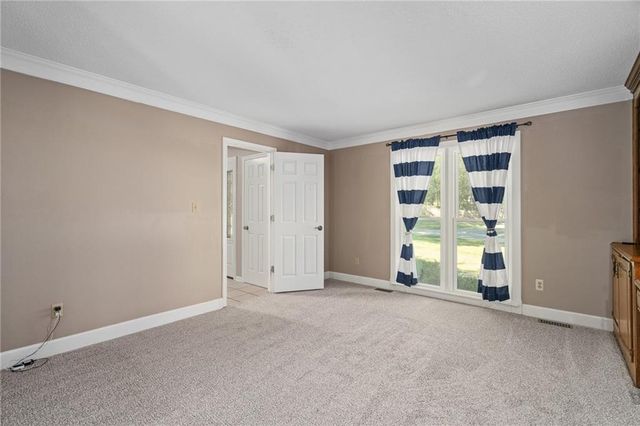 4104 SW Hickory Lane, Blue Springs, MO 64015