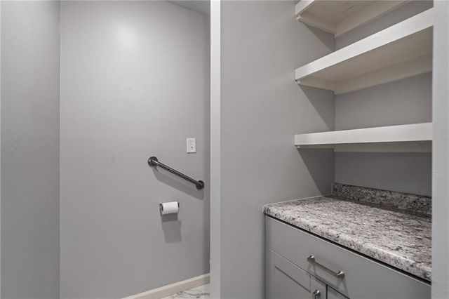 4104 SW Hickory Lane, Blue Springs, MO 64015