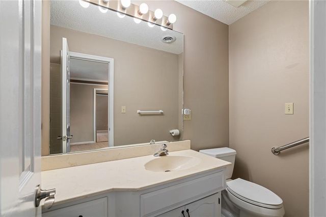 4104 SW Hickory Lane, Blue Springs, MO 64015