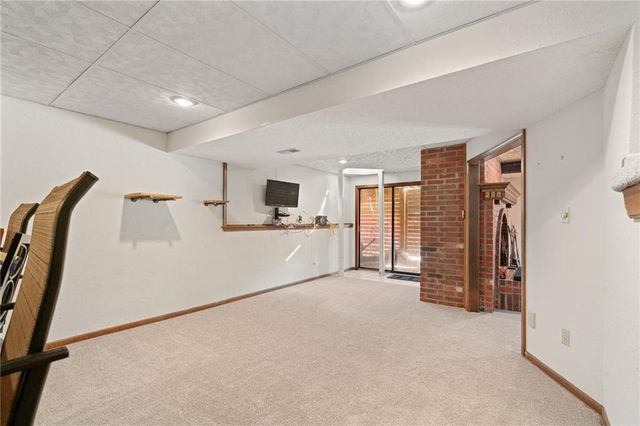 4104 SW Hickory Lane, Blue Springs, MO 64015