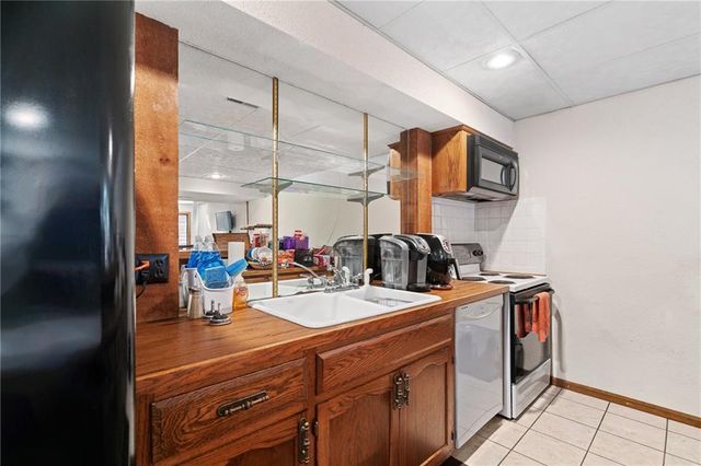 4104 SW Hickory Lane, Blue Springs, MO 64015