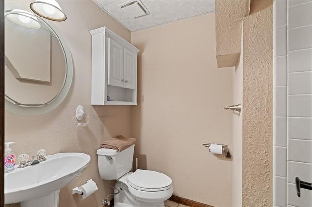 4104 SW Hickory Lane, Blue Springs, MO 64015