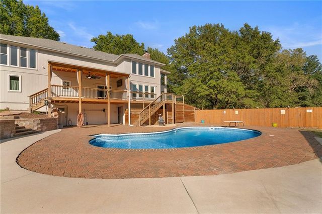 4104 SW Hickory Lane, Blue Springs, MO 64015