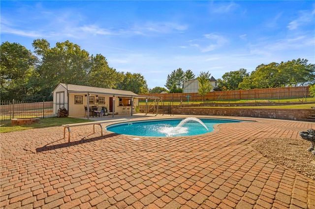 4104 SW Hickory Lane, Blue Springs, MO 64015