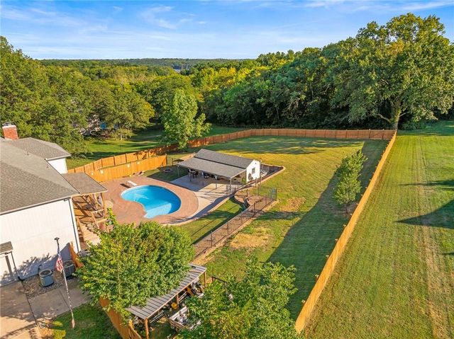 4104 SW Hickory Lane, Blue Springs, MO 64015