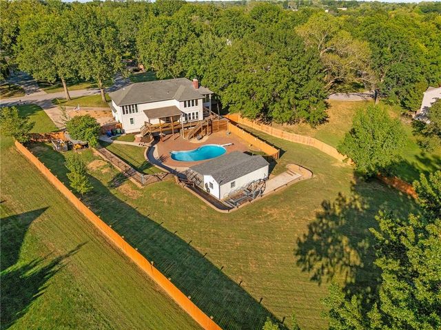 4104 SW Hickory Lane, Blue Springs, MO 64015