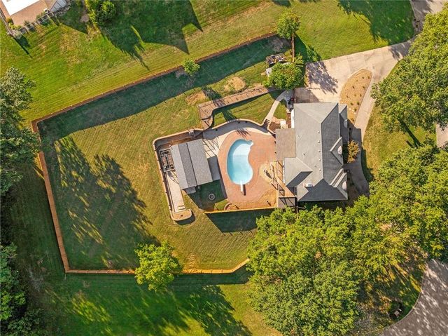 4104 SW Hickory Lane, Blue Springs, MO 64015