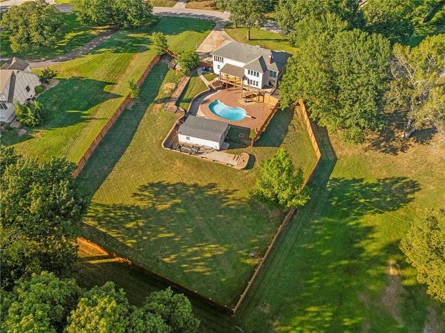 4104 SW Hickory Lane, Blue Springs, MO 64015