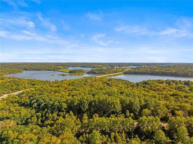 4104 SW Hickory Lane, Blue Springs, MO 64015