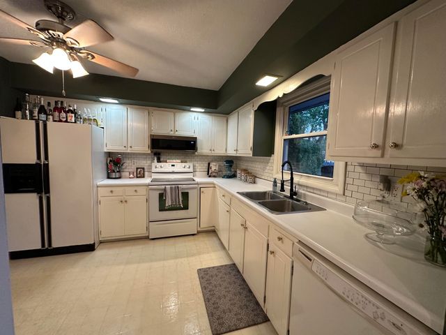 1442 Fruitwood Drive, St. Joseph, MI 49085