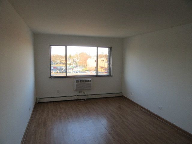 7650 W Altgeld Street 409, Elmwood Park, IL 60707